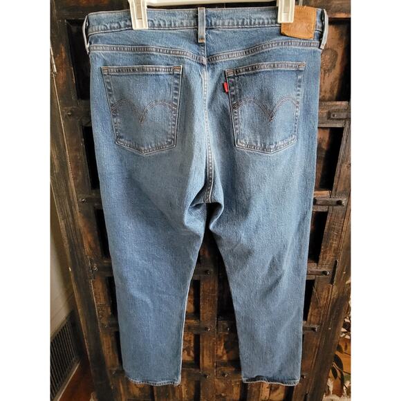 Levis Wedgie Straight Button Fly Jeans
32" - Picture 4 of 7